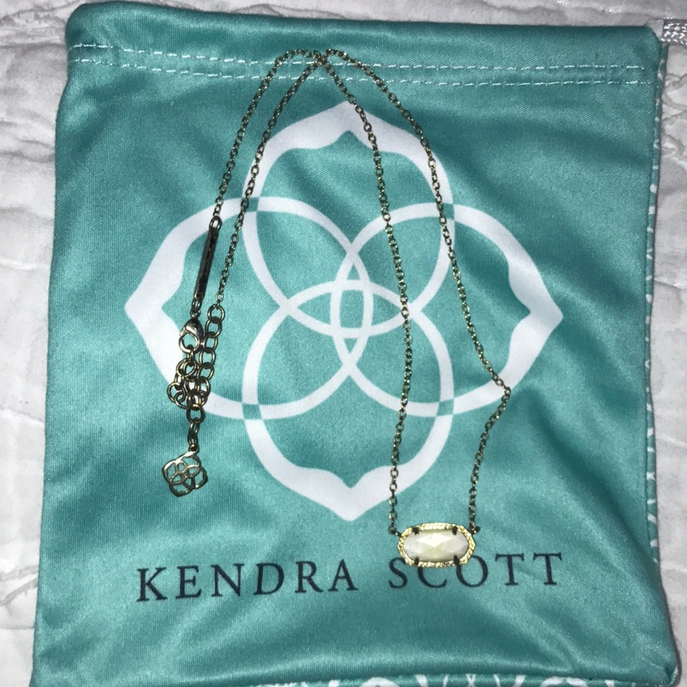 Kendra Scott necklace !!
